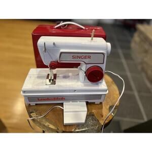 Vintage 1960s Singer Lockstitch Child's Sewing MachinePedal